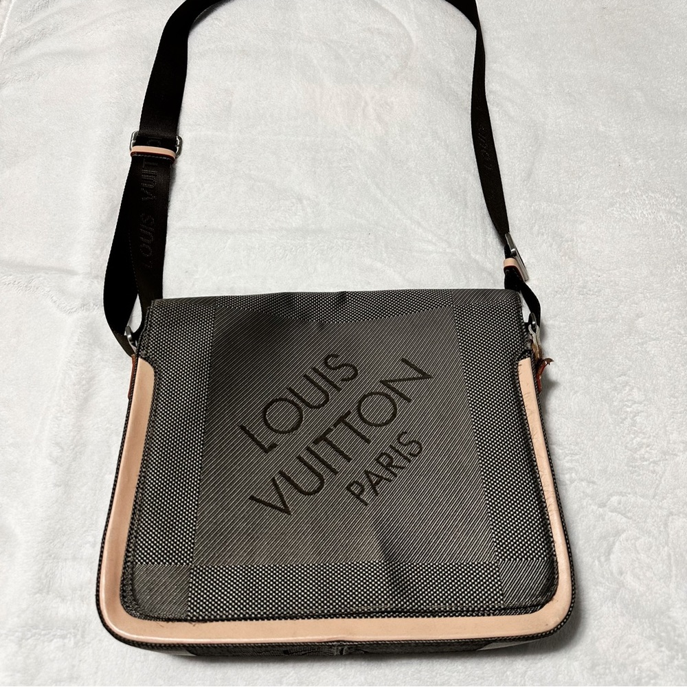Louis Vuitton Shoulder Bag Petit Messenger